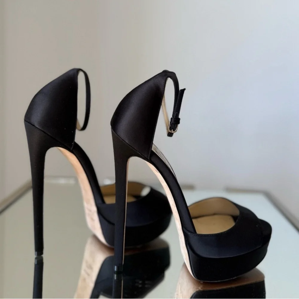 Jimmy Choo Black Max 150 Platform 

Brand new in box. Never worn

39.5 - Picture 5 of 6